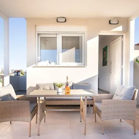 Elegant Near 7 Apartment Gazi